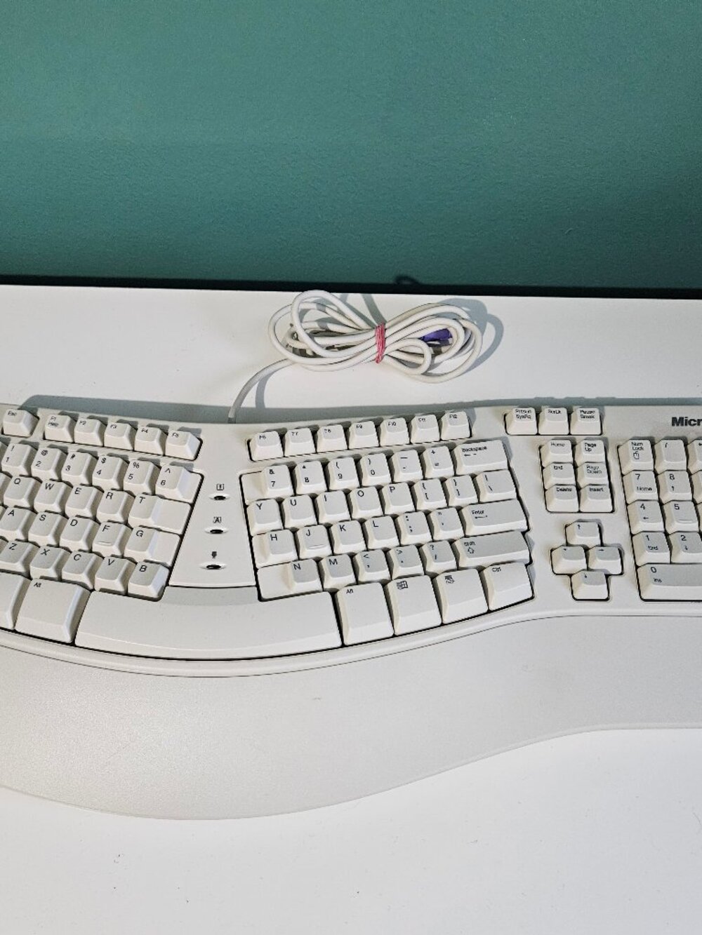 Microsoft Natural Elite Wired Ergonomic Keyboard PS/2 White WB-0045  X06-19347